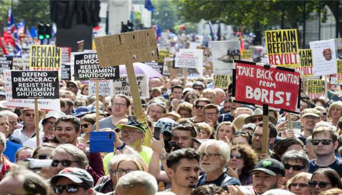 Election speculation mounts in Britain on eve of 'last chance' Brexit battle
