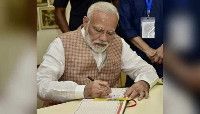 What PM Modi wrote in visitor&#039;s book after Ganesha darshan in Mumbai