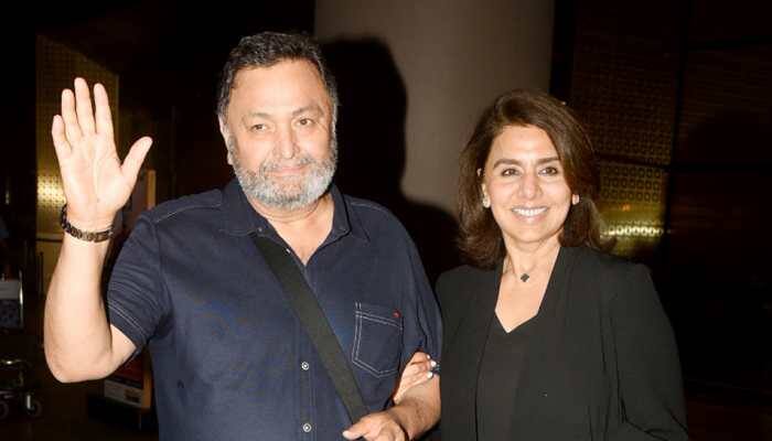Rishi Kapoor is back to Mumbai hale and hearty, poses with wife Neetu Kapoor at airport—Photos