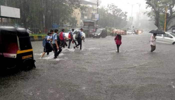 Mumbai: 5 injured after car, auto collide near Kharegaon