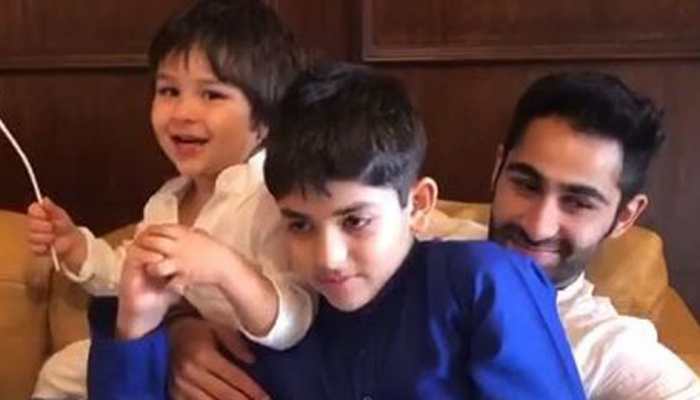 This video of Taimur Ali Khan chanting &#039;Mangal Murti Morya&#039; is the best thing on the internet- Watch