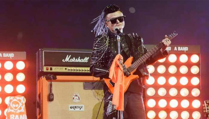 Tearful Jack Ma bids Alibaba farewell with rock star show