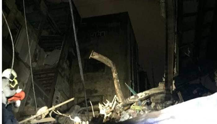 Part of three-storeyed building collapses in Mumbai&#039;s Fort area, 17 rescued