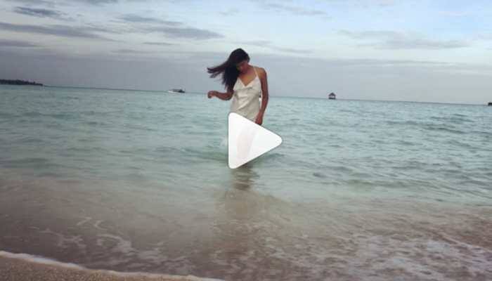 This video of Sushmita Sen from the beach will give you major weekend vibes—Watch