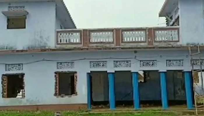 Two-storey house in UP&#039;s Ballia district collapses due to heavy rainfall- WATCH