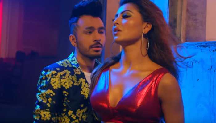 Urvashi Rautela&#039;s kickass dance moves in Tony Kakkar&#039;s &#039;Bijli Ki Taar&#039; song set YouTube on fire—Watch