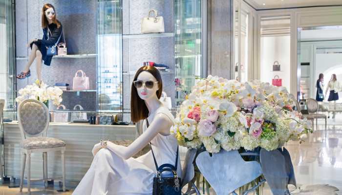 When in Beverly Hills, here's how you can shop like royalty!