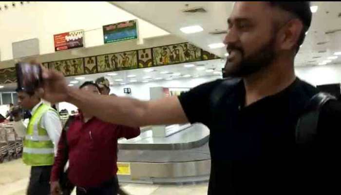 MS Dhoni returns to Ranchi after Army duty, clicks selfies with fans at airport
