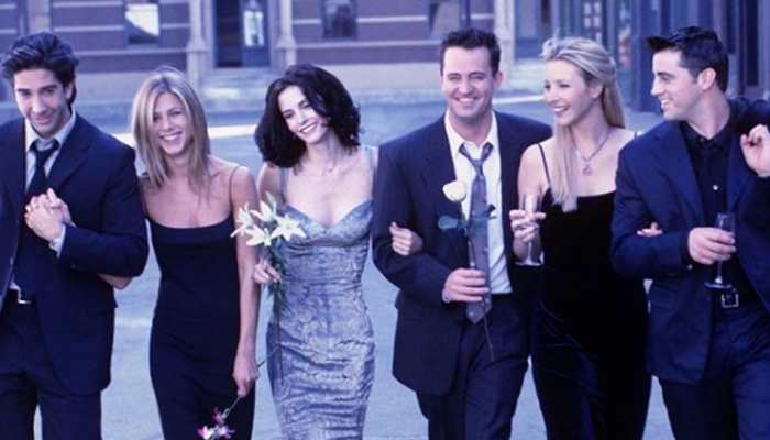 Lisa Kudrow, Courteney Cox get nostalgic as 'Friends' turn 25