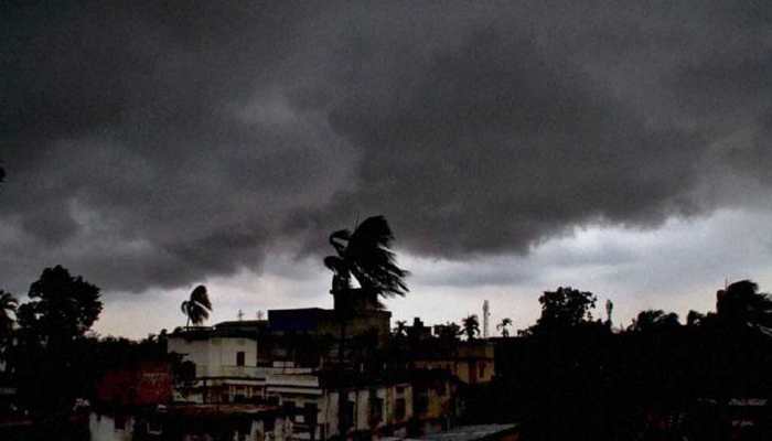 Chennai witnesses moderate rainfall, likely to continue for next 2 days |  India News | Zee News