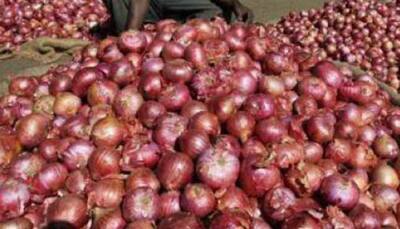 As onion prices surge, Food Minister Ram Vilas Paswan warns hoarders, black marketers