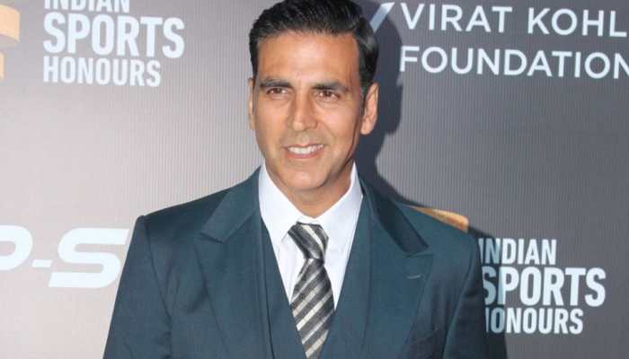 Akshay Kumar's daughter 'happiest in daddy's arms'