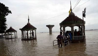 Intermittent rain throws life out of gear in Patna; Ganga water level flows above danger mark