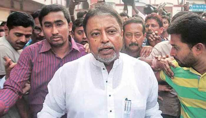 Narada sting case: CBI team visits BJP leader Mukul Roy&#039;s house for questioning