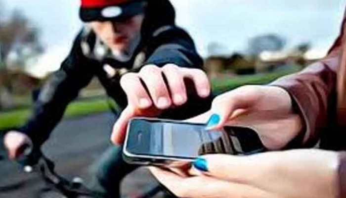 Woman injured after falling from auto in phone snatching incident in Delhi&#039;s Civil Lines 