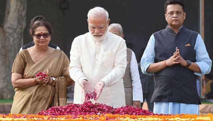 Mahatma Gandhi&#039;s ideals are our guiding light: President Kovind, PM Modi pay tributes