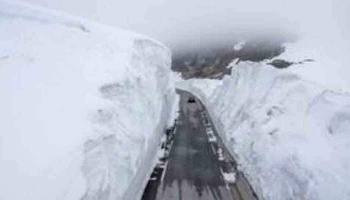 Rohtang pass in Kullu receives fresh snowfall