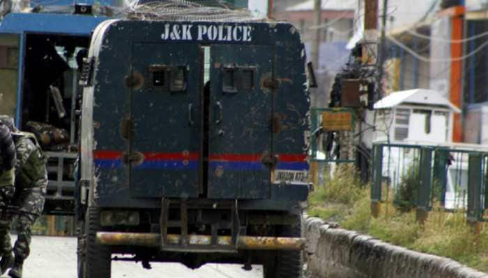 Terrorists hurl grenade at deputy commissioner&#039;s office in J&amp;K&#039;s Anantnag, 14 injured