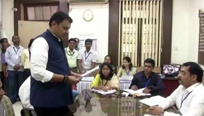 Old notary stamp used: Congress raises objection against affidavit of Maharashtra CM Devendra Fadnavis