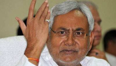 Nitish Kumar performs aarti, offers prayers to Goddess Durga at Patna's Badi Patan Devi temple