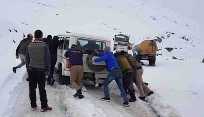 Over 200 people rescued on Manali-Leh road amidst heavy snowfall