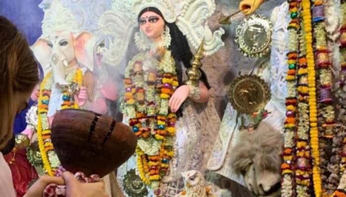 Sara Ali Khan goes pandal hopping in Kolkata, performs 'dhunuchi naach'- See pics
