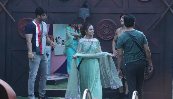 Bigg Boss 13 Day 9 written updates: Hunt for Rani No. 1 begins!