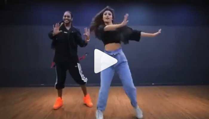 Mouni Roy dances to 'Nari Nari' with ace choreographer Melvin Louis—Watch