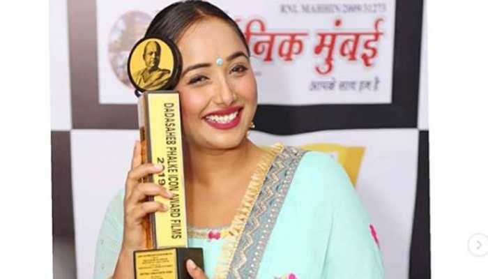 Rani Chatterjee shares a picture of herself with her Dadasaheb Phalke award