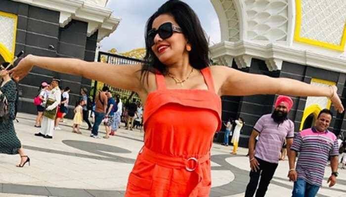 Monalisa's throwback vacay pic will give you major weekend vibes