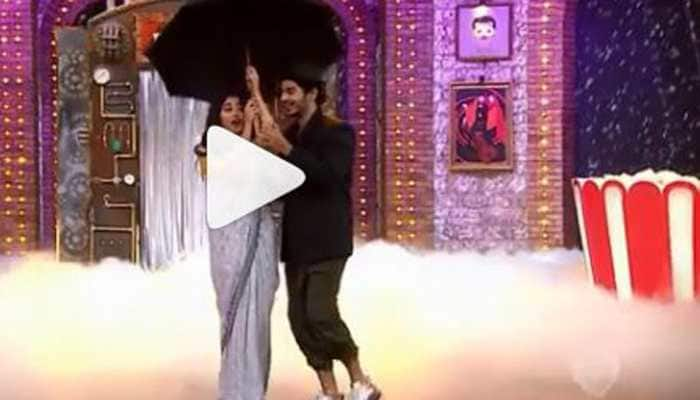 Janhvi Kapoor-Ishaan Khatter channel inner Raj Kapoor and Nargis as they groove to &#039;Pyaar Hua Iqraar Hua&#039;