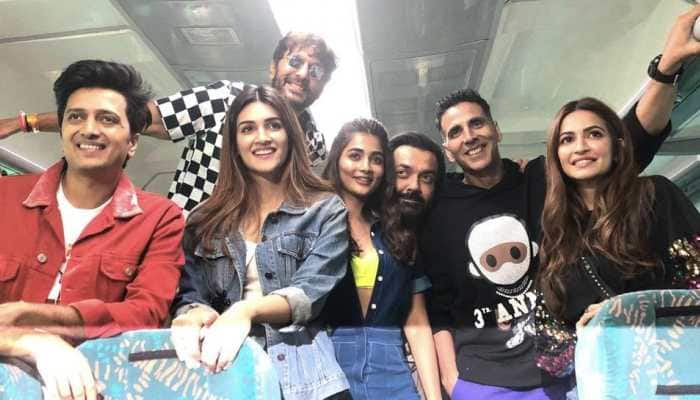 Akshay Kumar shares a glimpse of &#039;Housefull 4&#039; promotional train—Watch 