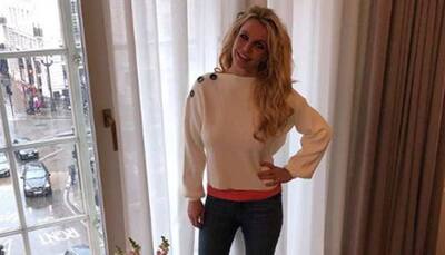 Britney Spears back with signature blonde look