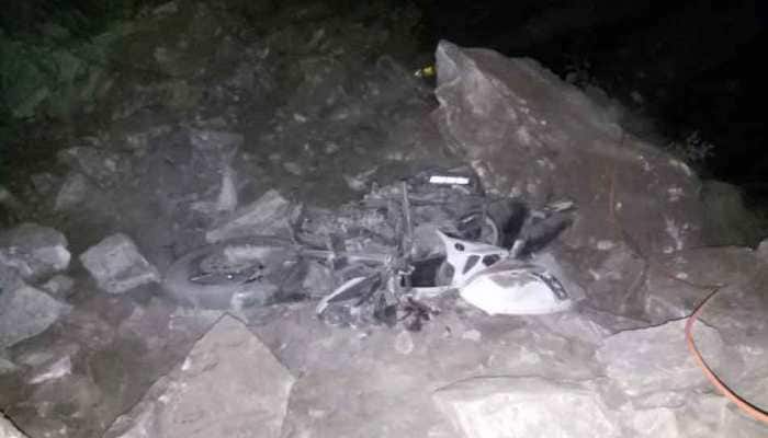 Boulder falls on vehicles in Uttarakhand&#039;s Kedarnath; 3 killed, 7 missing 