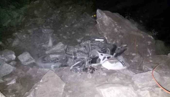 Boulder falls on vehicles in Uttarakhand's Kedarnath; 3 killed, 7 missing 
