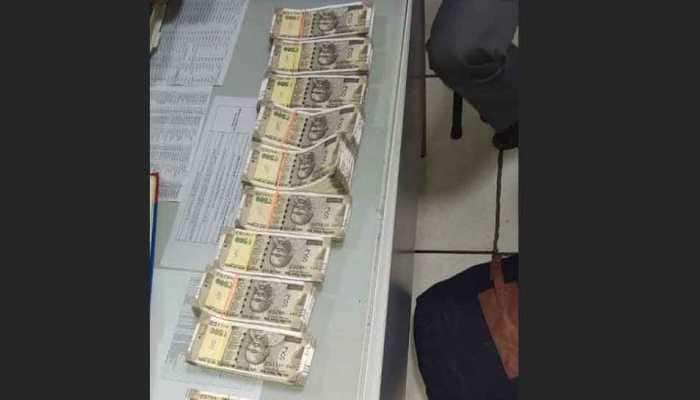 Over Rs 4 lakh fake currency recovered at Delhi&#039;s Kashmere Gate metro station