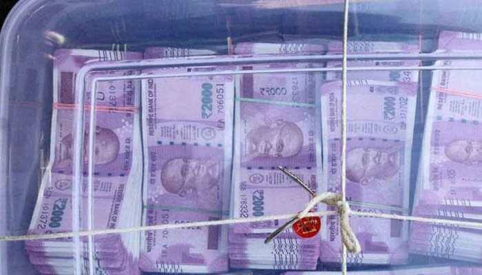 Over Rs 4 lakh in fake currency recovered at Delhi Metro station