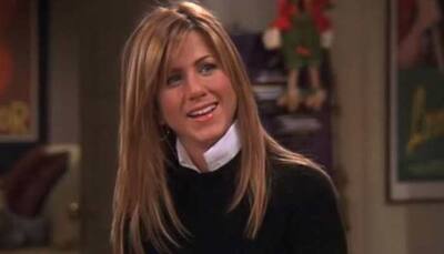 Jenifer Aniston, Reese Witherspoon re-enact 'Friends' episode
