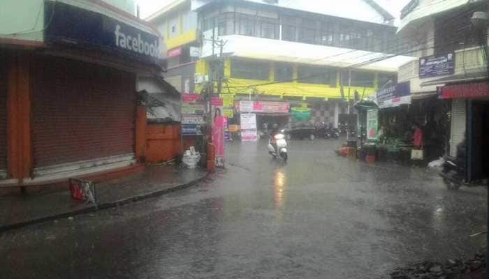 Heavy rain lashes Kerala, IMD issues orange alert