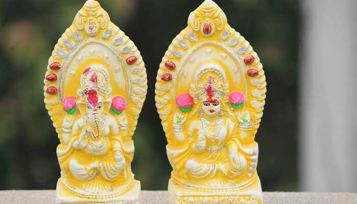 Happy Dhanteras 2019: Send these WhatsApp, Facebook and text messages to your loved ones