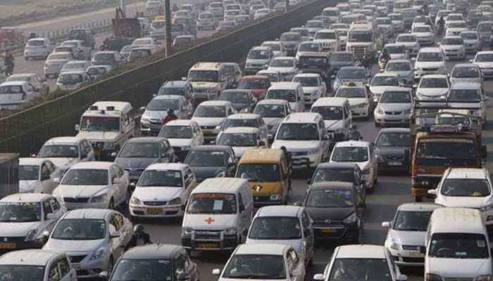 Heavy traffic jam in Delhi on occasion of Dhanteras