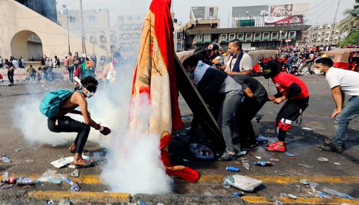 Defying crackdown, thousands of Iraqis keep protesting