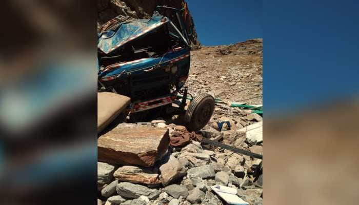 Two people killed as truck falls into deep gorge in Himachal Pradesh&#039;s Manali