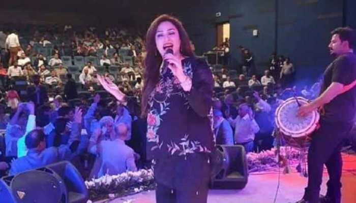 Imran Khan's Mission Kashmir: Pakistani Army Generals dance with Punjabi pop singer