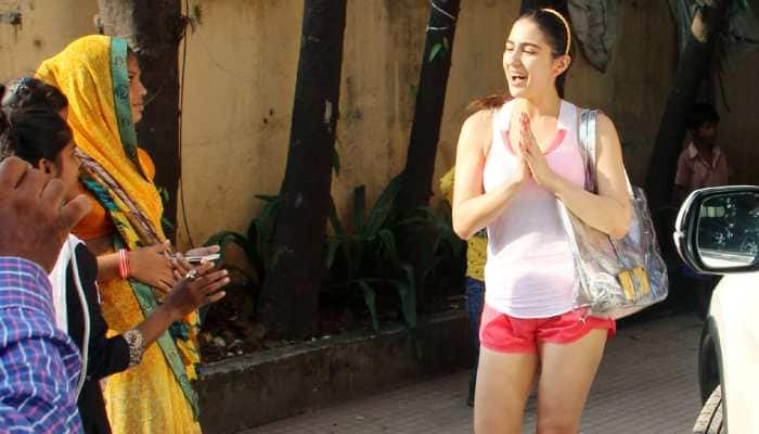 These pics of Sara Ali Khan greeting fans with folded hands will win your heart