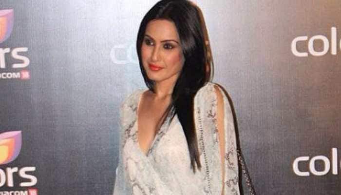 Kamya Punjabi oozes oomph in a black monokini—Pic proof
