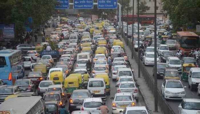 Odd-even: Delhi govt announces staggered working hours of its offices to curb air pollution