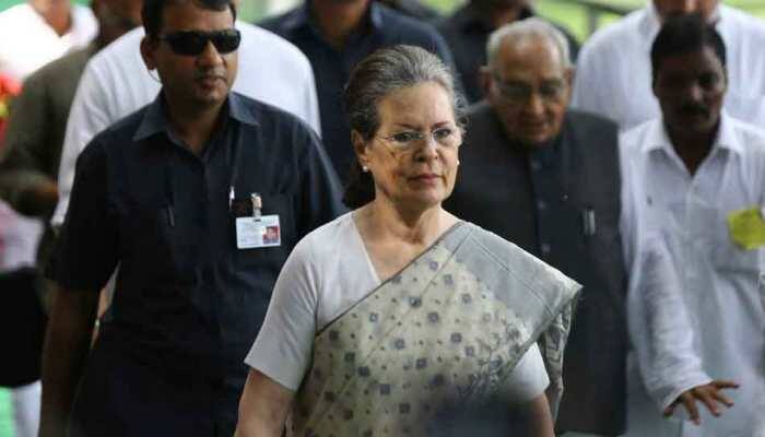 Maharashtra Congress leaders meet Sonia Gandhi amid BJP-Shiv Sena tussle, no decision yet 