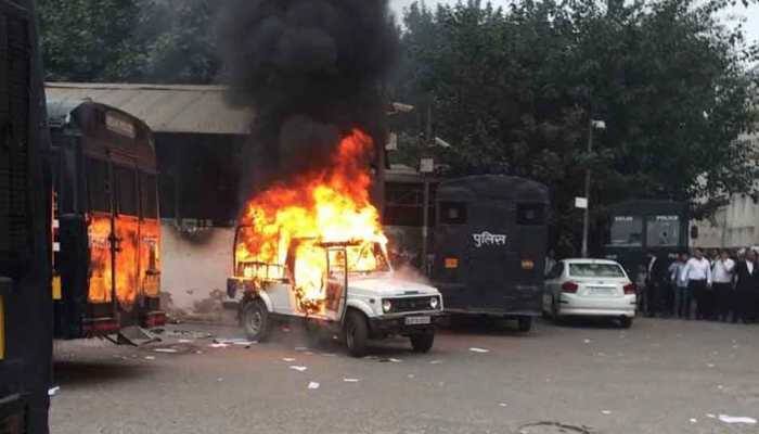 Scuffle breaks out between cops, lawyers at Delhi's Tis Hazari Court, govt vehicles set on fire