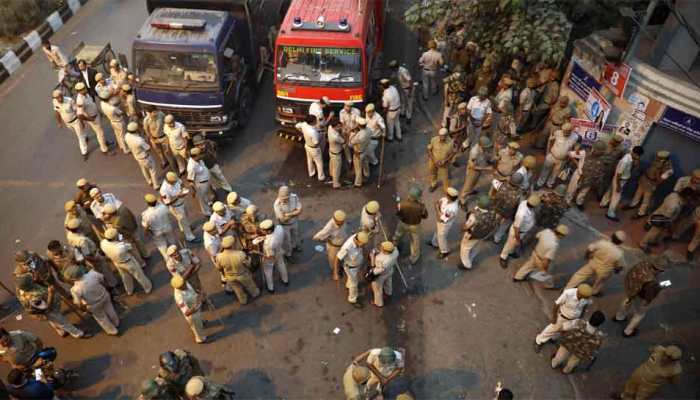 Tis Hazari scuffle: Delhi High Court Chief Justice holds meet; Bar Council calls for strike on Monday